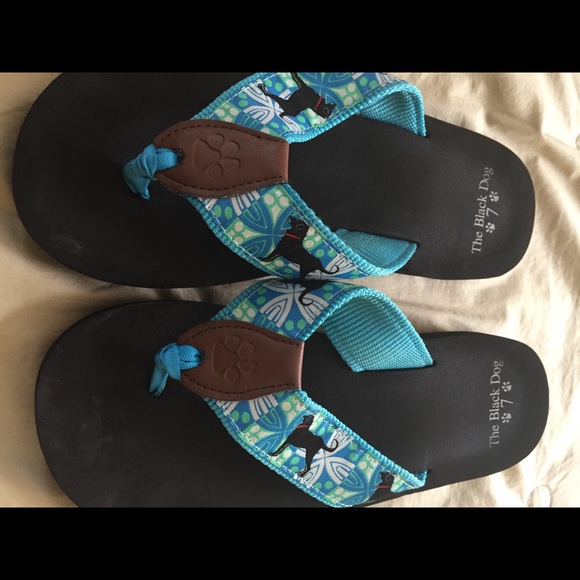 black dog flip flops